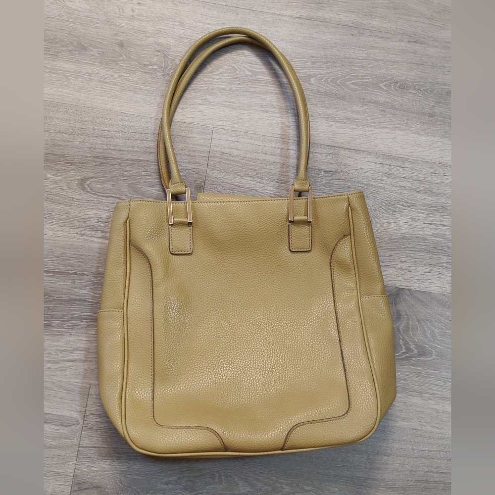 💐DONATED💐Tommy Hilfiger Hand/Shoulder Bag/Pocketbook.